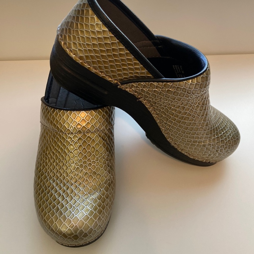Dansko xp clogs